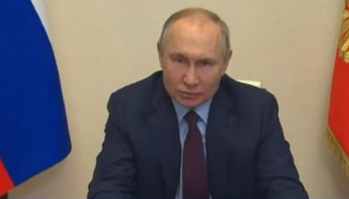 ВИДЕО: Путин збесна и го пееше министерот за економија