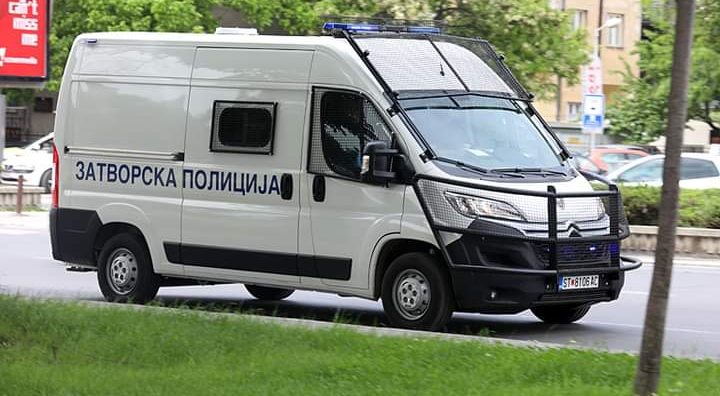 ВОНРЕДНА ВЕСТ: Филмско грабнување на затвореник осуден за убиство вечерва на пат кон Идризово, ранет припадник на затворската полиција