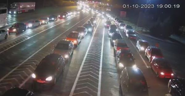 ХАОС НА ТАБАНОВЦЕ – колони возила заглавени на граничниот премин иако надвор веќе е мрак (ФОТО)