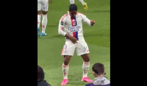 ВИДЕО: Ендрик 15 секунди танцуваше пред ултрасите на ПСЖ – вака реагираше Хакими