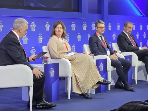 Божиновска на Делфи форумот ја позиционира Македонија како регионален енергетски јазол