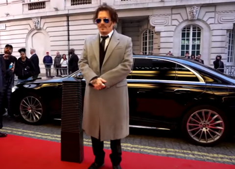 Слики од Џони Деп изложени во две галерии во Германија – цените достигнуваат и до стотици илјади евра