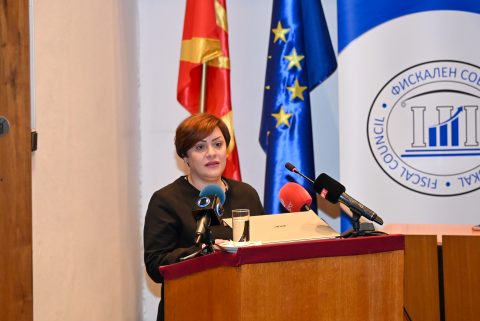 Димитриеска-Кочоска: Остануваме на остварување на јасната определба за одговорно и дисциплинирано управување со јавните финансии