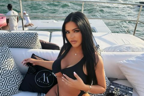 Инфлуенсерка прегазена пред ноќен клуб во Лондон, се наоѓа во критична состојба