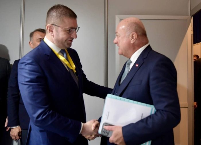 МИЦКОСКИ ВО АВСТРИЈА: По средбата со канцеларот Штокер ќе се обратат на бизнис форум за соработка меѓу двете земји