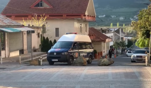 ВИДЕО: Фалсификувале документи за бугарско потекло – уапсени администраторот на Острени од Голо Брдо и неговиот претходник