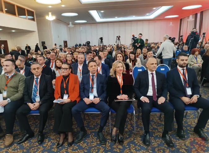 ГРАДОНАЧАЛНИЧЕ, РЕФЕРЕНДУМ: СДСМ еден по еден ги прогласува своите кадри за „блиски до власта“, само Филипче и Заев не ги даваат