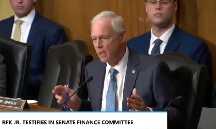 СЕНАТОРОТ ЏОНСОН: ФДА првпат признава смрт на деца од вакцините, прикриени предупредувања за мозочен удар и миокардитис од мНРА