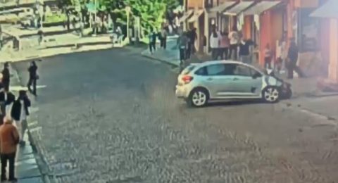 ВОЗНЕМИРУВАЧКО ВИДЕО: Со 100 км/ч газел пешаци во Модена, луѓето летале од ударот!