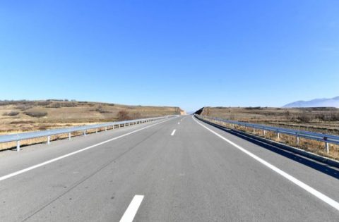 Сообраќајот на државните патишта се одвива непречено, сите патни правци се проодни