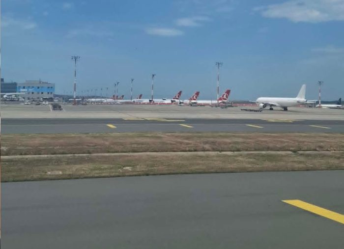 ПОЛЕТАА, ПА ИТНО СЕ ВРАТИЈА ВО ТУРЦИЈА: Проблем на авионот со кој се враќаат фудбалерите на Македонија