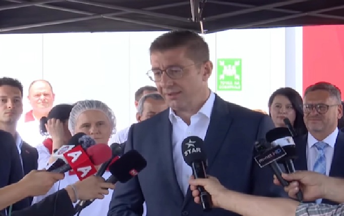 МИЦКОСКИ: Клиничкиот центар во Скопје треба да се гради на платото пред базенот „Борис Трајковски“